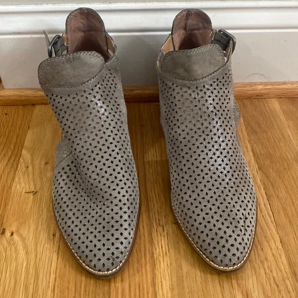 Lucky Brand Taupe Gray Laser Cut Fillian Bootie Size 9 Minimalist Basic - Picture 1 of 6